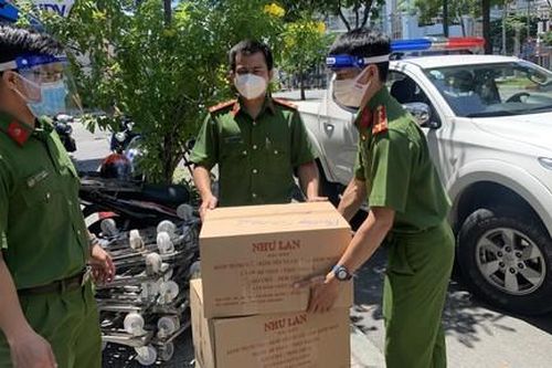 Ấm áp nghĩa tình công an - nhân dân trong đại dịch