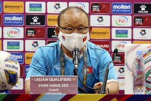 Huấn luyện viên Park Hang-seo nhận trách nhiệm sau trận thua sát nút 2-3 trước Trung Quốc