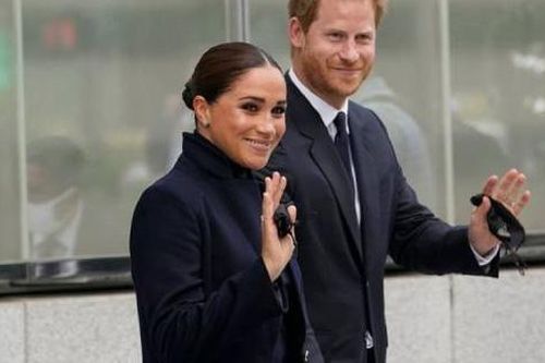Làm đủ 'chiêu trò', vợ chồng Harry vẫn không thể cải thiện hình ảnh, thậm chí bị phản tác dụng vì 1 vở nhạc kịch về cố Công nương Diana