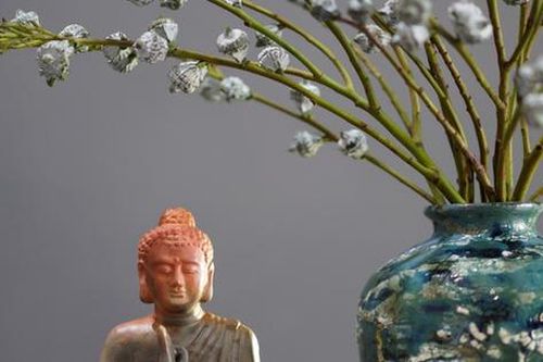 Cành hoa lạ, thơm mùi tinh dầu giúp giảm mệt mỏi, chị em đua nhau mua cắm chơi mà không ngờ hoa bền cả tháng