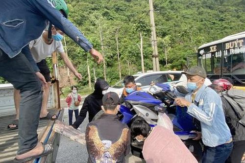 Nghệ An huy động 100 xe trung chuyển hỗ trợ bà con về quê an toàn