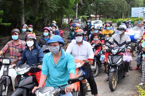 Miền Tây tiếp tục đón người về quê, nới lỏng cách ly