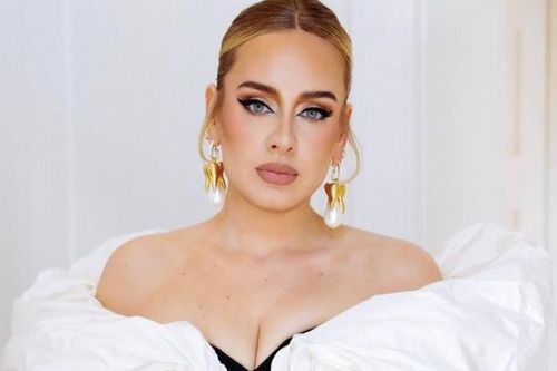 Màn tái xuất bùng nổ của Adele