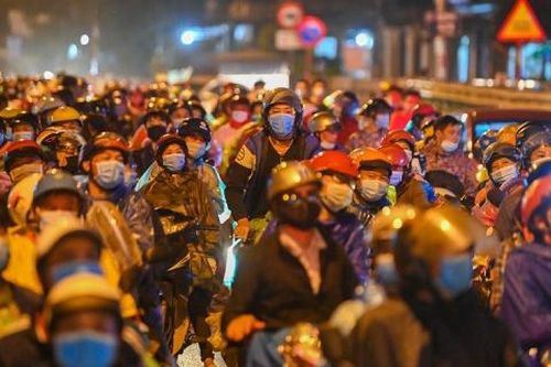 Tỉnh Ninh Thuận nói gì việc xử phạt người tự đi xe máy về quê?