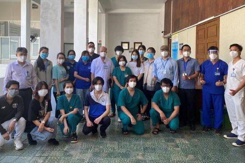 Những tình nguyện viên vừa học, vừa tham gia chống dịch