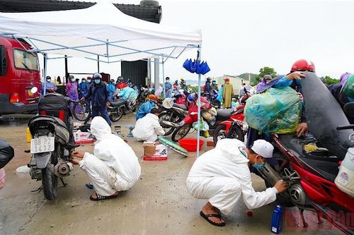 Đội SOS sinh viên đặc biệt của Đà Nẵng