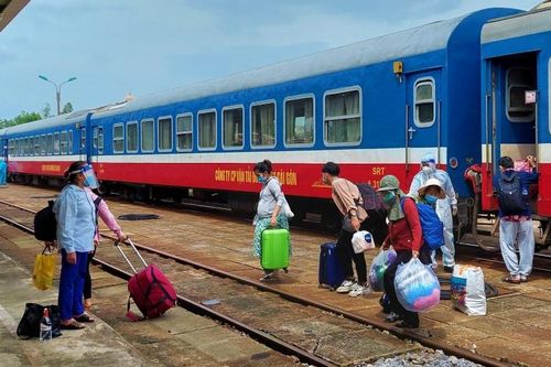Quảng Bình đón gần 3.000 công dân từ phía nam về quê bằng tàu hỏa