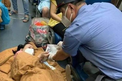 Sản phụ sinh con trên đoàn tàu trở về Quảng Bình