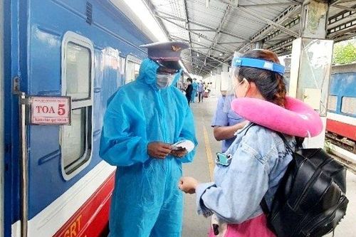 Những chuyến tàu chở yêu thương trở về