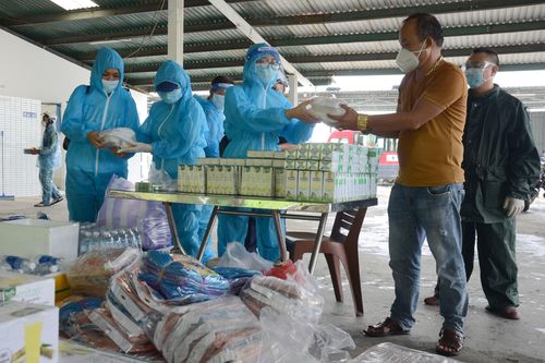 Ấm áp tình người trên những nẻo đường hồi hương
