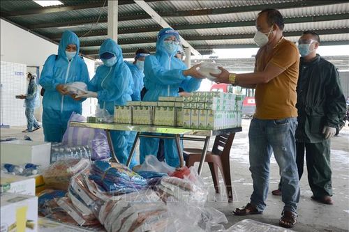 Ấm áp tình người trên nẻo đường hồi hương