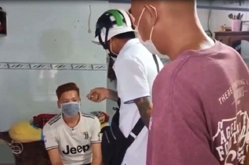 Bị cho là nói xấu cố ca sĩ Phi Nhung, nam thanh niên bị nhóm Youtuber tìm tới tận nhà, tát cháy má