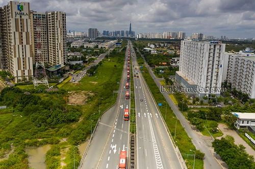 Đoàn xe màu cam đón 2.000 người dân Lâm Đồng đã khởi hành