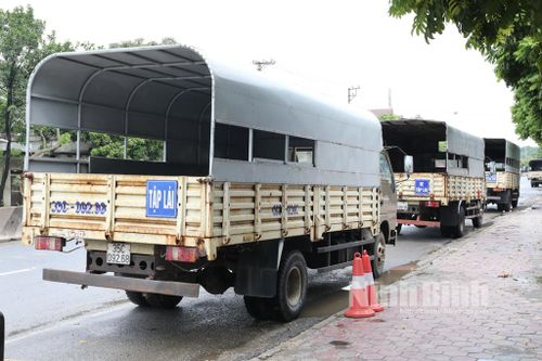 Ninh Bình huy động các đơn vị vận tải, người lái xe tham gia vận chuyển công dân trở về quê đi qua địa bàn