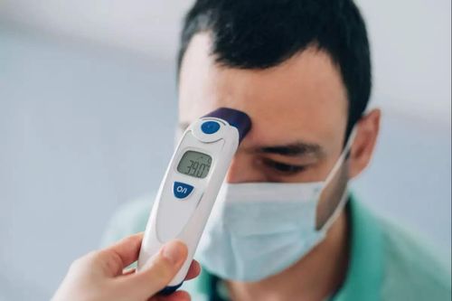 Phân biệt triệu chứng Covid-19 và phản ứng sau tiêm vaccine