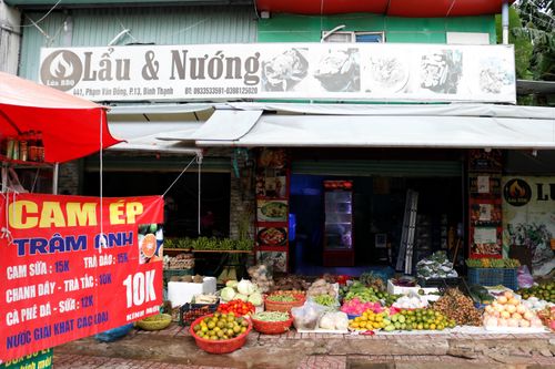 Quán nhậu ở TP.HCM thành nơi bán cá, rau củ