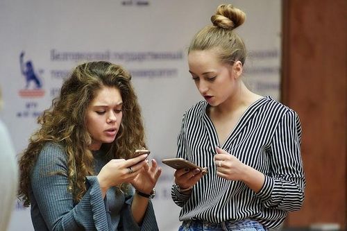 Giới trẻ có xu hướng quay lưng với Facebook