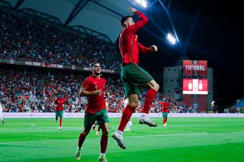 Bồ Đào Nha 3-0 Qatar: Ronaldo lại ghi bàn, sẵn sàng tranh Quả bóng vàng với Messi