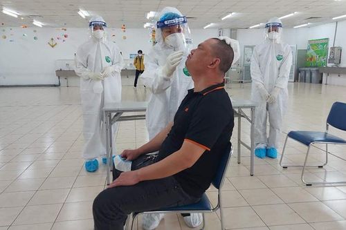 Người dân tại TP Hồ Chí Minh có cần xét nghiệm Covid-19 khi đi khám chữa bệnh?