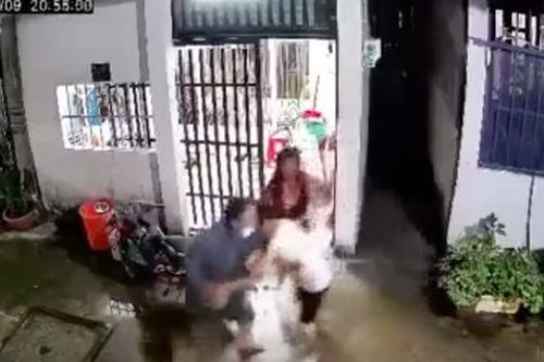 Người đàn ông dùng hung khí xông vào nhà tấn công khiến 2 vợ chồng tử vong