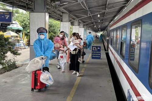 TP. HCM đưa người miền Trung về quê bằng tàu hỏa từ ngày 15/10
