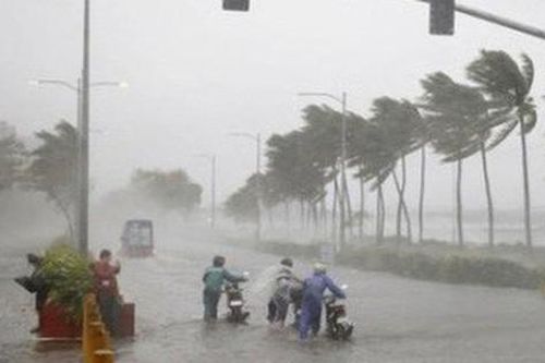 Bộ Giao thông chỉ đạo hỗ trợ người về quê trong mưa bão