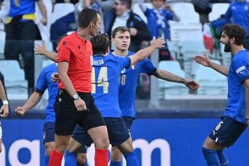 Italia đánh bại Bỉ thuyết phục, HLV Mancini đi vào lịch sử