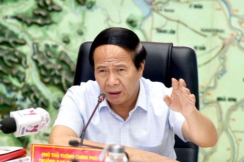 Đảm bảo an toàn cho những người về quê trong thời điểm mưa bão