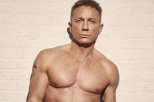 Thân hình quyến rũ như tạc tượng của Điệp viên 007 Daniel Craig