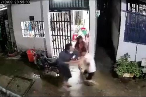 Clip: Người dân vây bắt kẻ giết 2 mạng người ở TP.HCM