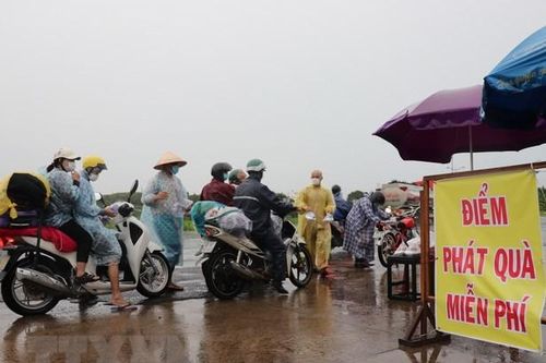 Đảm bảo an toàn cho lao động di chuyển qua nơi đang diễn ra bão, lũ
