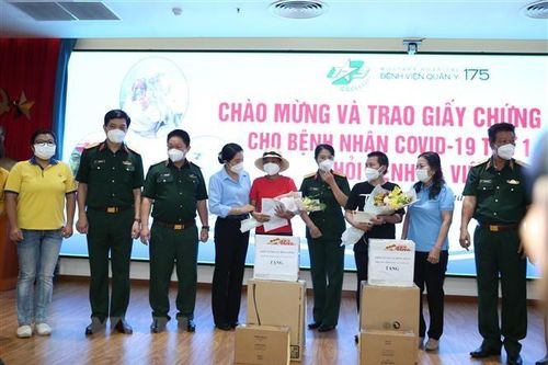 Bệnh nhân COVID-19 thứ 1.000 của Bệnh viện Quân y 175 được ra viện