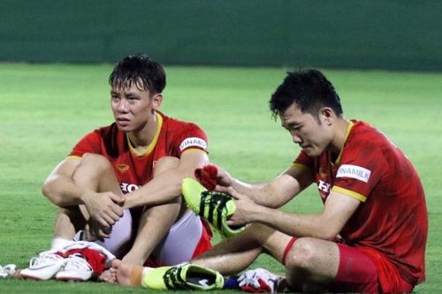 Quế Ngọc Hải bị chấn thương vì mặt sân xấu ở Oman