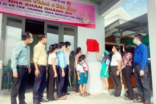 Giáo dục Tin tức giáo dục Khánh thành, bàn giao Nhà khăn quàng đỏ cho đội viên khó khăn