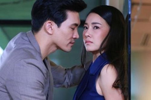 Gặp lại vợ cũ sau 6 năm ly hôn, tôi phát ghen khi cô ấy mua ô tô cho chồng mới