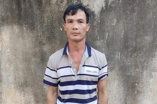 Gã chồng dùng hung khí đâm thẳng vào người vợ