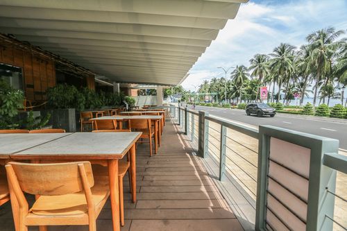Hàng quán ở Nha Trang vẫn đóng cửa sau 10 ngày được phép mở bán