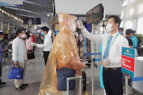 Cho phép khách đi máy bay về Hà Nội được theo dõi sức khỏe tại nhà