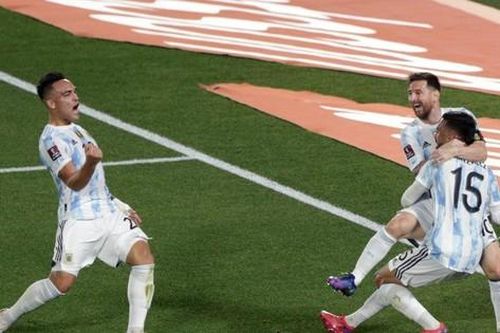 Lionel Messi ghi bàn độc đáo, Argentina hạ đẹp Uruguay
