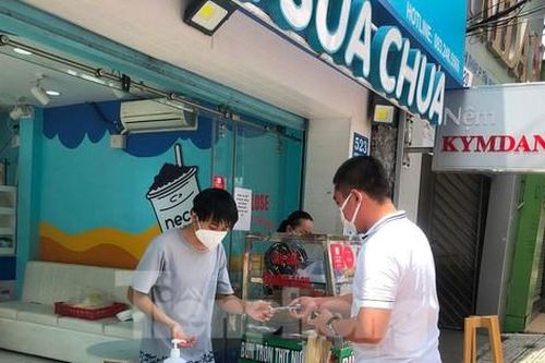 Vì sao TPHCM chưa cho phép mở lại dịch vụ ăn uống tại chỗ?