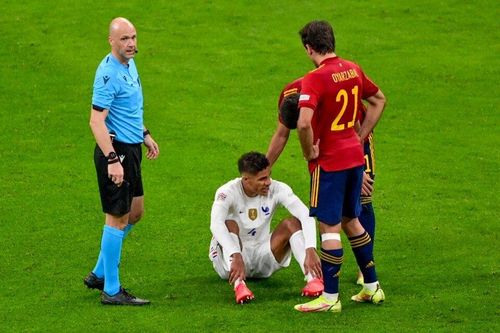 MU gặp họa lớn với chấn thương của Varane