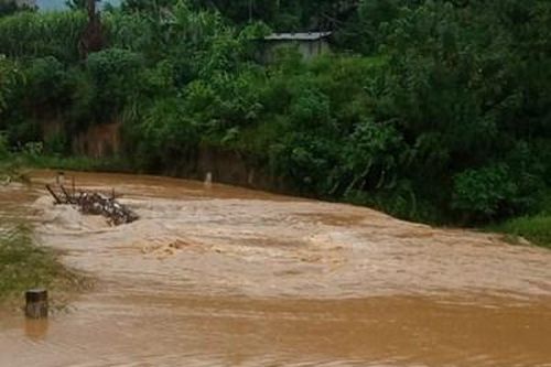 Yên Bái: 2 người dân bị mất tích do nước lũ cuốn trôi