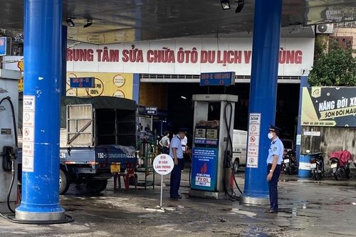 Một cửa hàng xăng dầu treo biển 'mất điện' bị phạt 10 triệu đồng