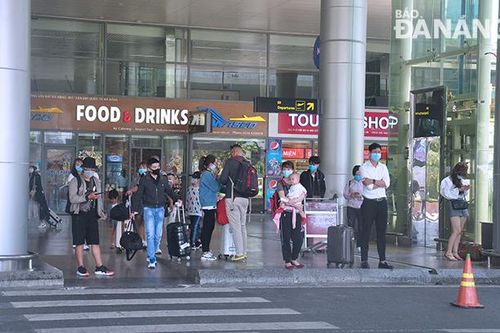 Đón miễn phí hơn 400 người dân từ Thành phố Hồ Chí Minh về Đà Nẵng đợt 2 bằng máy bay