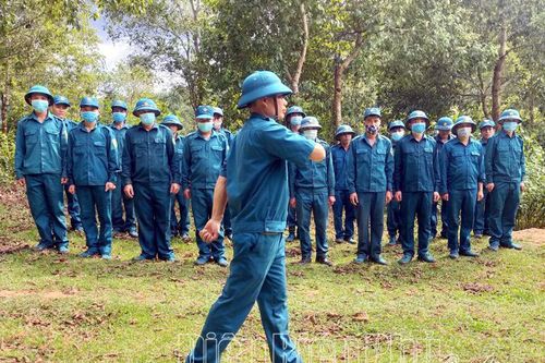 Xây dựng lực lượng dân quân, tự vệ vững mạnh