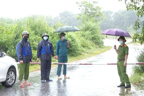 Tân Sơn: Cảnh báo lũ tại các tràn ngầm, sông suối