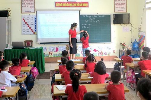Tiếp nhận, tạo điều kiện cho học sinh về học tại địa phương