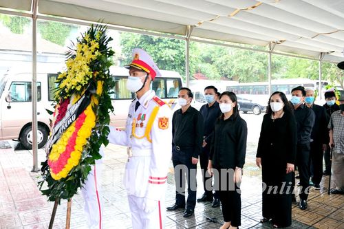Lãnh đạo tỉnh viếng giáo sư Vũ Khiêu