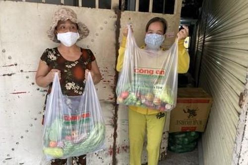 Nối mạch yêu thương gửi về người dân trong cơn đại dịch