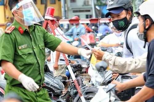 Tặng Bằng khen của Thủ tướng cho một số tập thể, cá nhân xuất sắc trong phòng chống COVID-19